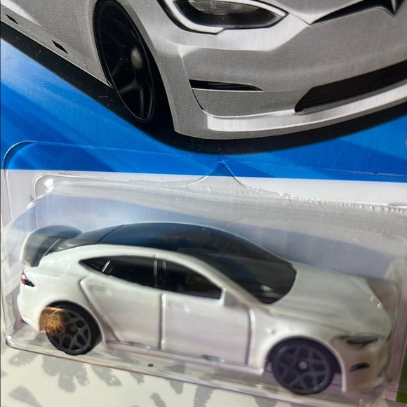 Hot Wheels-  Tesla Model S Plaid - White - Picture 3 of 16